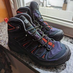 Salomon Trekking Boots | Size 7 | New